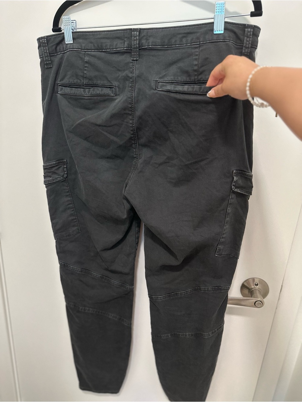 GUC L'AGENCE Montgomery Skinny Cargo Pants Ankle Zip Charcoal Black 32 $245 MSRP - Picture 4 of 6